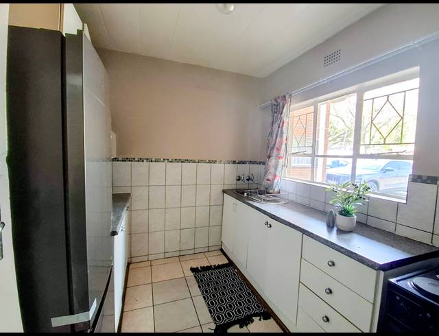 1 BEDROOM APARTMENT FOR SALE IN WINDSOR EAST